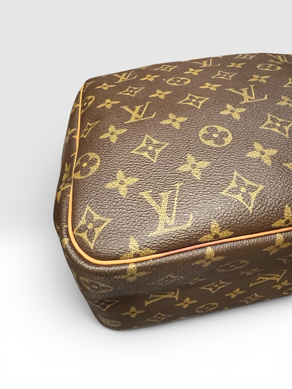 Vintage Louis Vuitton Monogram Deauville Vanity Handbag – Authentic - Picture 9 of 16